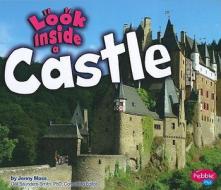 Look Inside a Castle di Jenny Moss edito da Pebble Plus