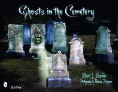 Ghosts in the Cemetery di Stuart Schneider edito da Schiffer Publishing Ltd