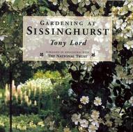 Gardening At Sissinghurst di Tony Lord edito da Frances Lincoln Publishers Ltd