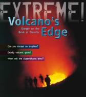 The Volcano's Edge di Anna Claybourne edito da Bloomsbury Publishing Plc