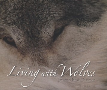 Living With Wolves di Jim Dutcher, Jamie Dutcher edito da Mountaineers Books
