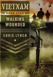 Walking Wounded di Chris Lynch edito da SCHOLASTIC