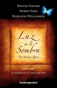 Luz en la Sombra: Descubre el Poder de Tu Lado Oscuro = Light in the Shadow di Deepak Chopra, Debbie Ford, Marianne Williamson edito da URANO PUB INC