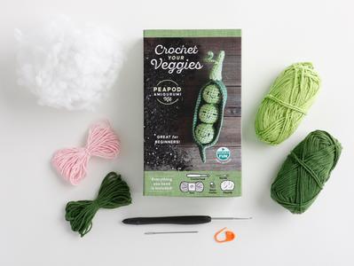 Crochet Your Veggies Amigurumi Kit Peapod: Everything You Need Is Included: 100%-Cotton Yarn, Crochet Hook, Stitch Marker, Tapestry Needle, Fiberfill, di Ltd. Schiffer Publishing edito da Schiffer Publishing Ltd