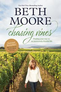 Chasing Vines: Finding Your Way to an Immensely Fruitful Life di Beth Moore edito da TYNDALE MOMENTUM