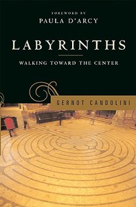 Labyrinths: Walking Toward the Center di Gernot Candolini edito da CROSSROAD PUB
