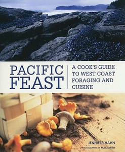Pacific Feast: A Cook's Guide to West Coast Foraging and Cuisine di Jennifer Hahn edito da MOUNTAINEERS BOOKS
