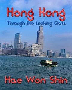 Hong Kong Through the Looking Glass: A Photographic Exploration di Hae Won Shin edito da BUDDHA ROSE PUBN