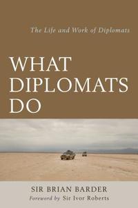 What Diplomats Do di Sir Brian Barder edito da Rowman & Littlefield
