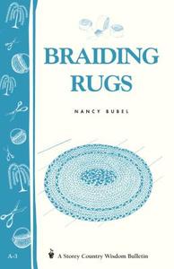 Braiding Rugs: A Storey Country Wisdom Bulletin A-03 di Nancy Bubel edito da STOREY PUB