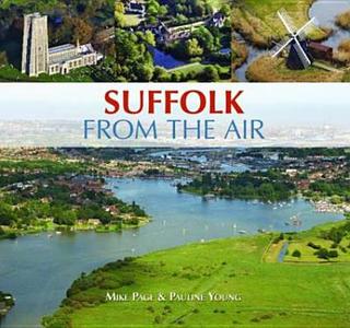 Suffolk From The Air di Mike Page, Pauline Young edito da Halsgrove