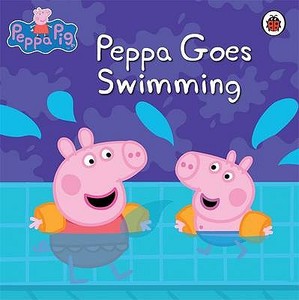 Peppa Pig: Peppa Goes Swimming di Peppa Pig edito da Penguin Books Ltd