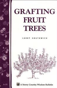 Grafting Fruit Trees: Storey's Country Wisdom Bulletin A-35 di Larry Southwick edito da STOREY PUB