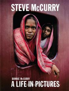 Steve McCurry: A Life in Pictures di Steve McCurry, Bonnie McCurry edito da Laurence King Publishing
