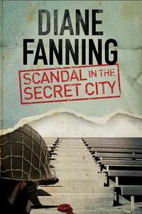 Scandal in the Secret City: A World War Two Mystery Set in Tennessee di Diane Fanning edito da Severn House Publishers Ltd
