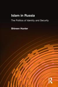 Islam in Russia: The Politics of Identity and Security di Shireen Hunter edito da Taylor & Francis Ltd