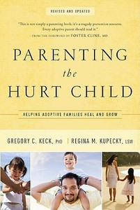 Parenting the Hurt: Helping Adoptive Families Heal and Grow di Gregory Keck, Regina Kupecky edito da NAV PR