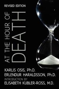 At the Hour of Death: A New Look at Evidence for Life After Death di Erlendur Haraldsson Ph. D., Karlis Osis Ph. D. edito da WHITE CROW BOOKS