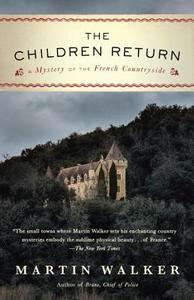 The Children Return: A Mystery of the French Countryside di Martin Walker edito da VINTAGE