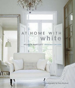 At Home with White. Atlanta Bartlett di Atlanta Bartlett edito da RYLAND PETERS & SMALL INC