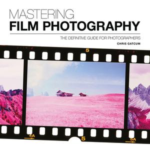 Mastering Film Photography di Chris Gatcum edito da Guild of Master Craftsman Publications Ltd