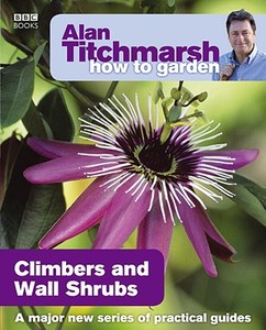 Alan Titchmarsh How to Garden: Climbers and Wall Shrubs di Alan Titchmarsh edito da Ebury Publishing