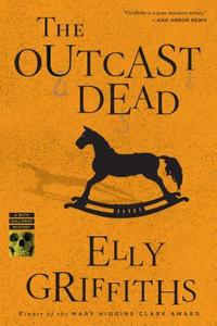 The Outcast Dead di Elly Griffiths edito da MARINER BOOKS