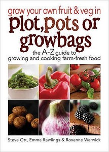 Grow Your Own Fruit and Veg in Plot, Pots or Growbags di Steve Ott, Emma Rawlings, Roxanne Warwick edito da W Foulsham & Co Ltd
