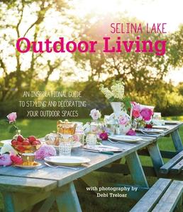 Selina Lake Outdoor Living: An Inspirational Guide to Styling and Decorating Your Outdoor Spaces di Selina Lake edito da RYLAND PETERS & SMALL INC