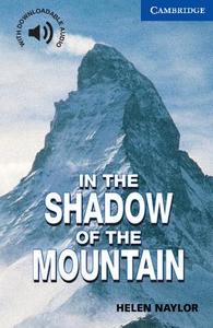 In the Shadow of the Mountain Level 5 di Helen Naylor edito da Cambridge University Press