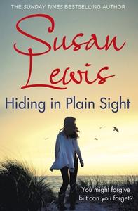 Hiding in Plain Sight di Susan Lewis edito da Cornerstone