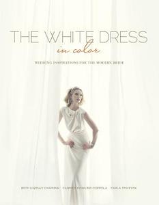 The White Dress in Color di Beth Lindsay Chapman edito da Schiffer Publishing Ltd