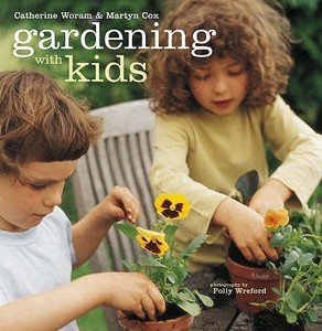 Gardening With Kids di Martyn Cox, Catherine Woram edito da Ryland, Peters & Small Ltd