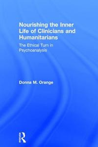 Nourishing the Inner Life of Clinicians and Humanitarians di Donna M. (Institute for the Psychoanalytic Study of Subjectivity Orange edito da Taylor & Francis Ltd