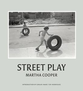 Street Play di Martha Cooper edito da FROM HERE TO FAME PUBL.