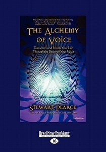 The Alchemy of Voice: Transform and Enrich Your Life Through the Power of Your Voice di Stewart Pearce edito da ReadHowYouWant