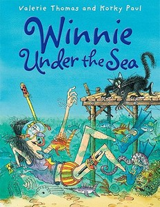 Winnie Under The Sea di Valerie Thomas edito da Oxford University Press