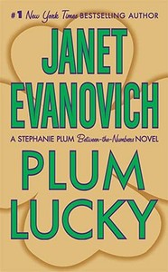 Plum Lucky: A Stephanie Plum Between the Numbers Novel di Janet Evanovich edito da ST MARTINS PR