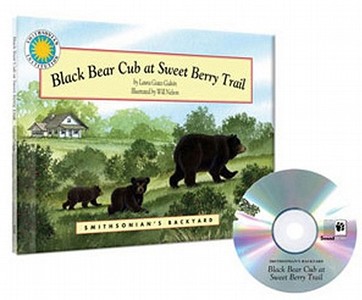 Black Bear Cub at Sweet Berry Trail [With CD (Audio)] di Laura G. Gates, Laura Gates Galvin edito da Palm Publishing