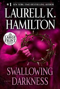 Swallowing Darkness di Laurell K. Hamilton edito da Random House Large Print Publishing