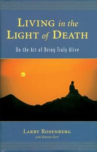Living in the Light of Death: On the Art of Being Truly Alive di Larry Rosenberg edito da SHAMBHALA