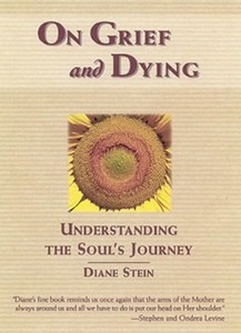 On Grief and Dying: Understanding the Soul's Journey di Diane Stein edito da CROSSING PR