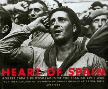 Robert Capa: Heart Of Spain di Robert Capa, Juan P. Fusi Aizpurua edito da Aperture