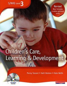 S/nvq Level 3 Children\'s Care, Learning And Development Candidate Handbook di Penny Tassoni edito da Pearson Education Limited