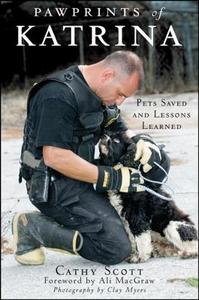 Pawprints of Katrina: Pets Saved and Lessons Learned di Cathy Scott edito da HOWELL BOOKS INC