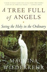 A Tree Full of Angels: Seeing the Holy in the Ordinary di Macrina Wiederkehr edito da HARPER ONE