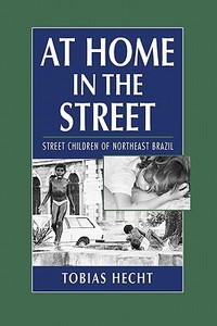 At Home in the Street di Tobias Hecht edito da Cambridge University Press