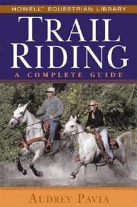 Trail Riding: A Complete Guide di Audrey Pavia edito da HOWELL BOOKS INC