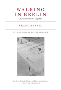 Walking in Berlin: A Flaneur in the Capital di Franz Hessel edito da MIT PR